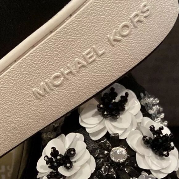 Michael Kors Women’s Trent Slip Leather Black - Picture 4 of 12